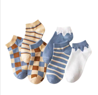 Chaussettes en coton pour femmes en été avec des hauts fins et peu profonds qui respirent