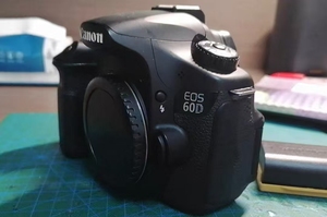 Appareil photo <span class=keywords><strong>reflex</strong></span> numérique EOS 60D d'occasion (90 % neuf) <span class=keywords><strong>avec</strong></span> objectif 18-55 mm, capteur CMOS et carte SD - Product Image 3