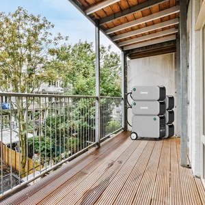 Estación de Energía Expandible con Salida de 2400W y Capacidad Escalable de 2kWh a 12kWh para Uso en el Hogar y al Aire Libre - Product Image 5