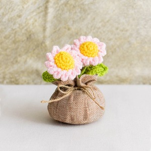 ดอกเดซี่ถักโครเชต์ทำมือขนาดเล็ก  กระเป๋าของขวัญนำโชค  ดอกไม้ถักนิตติ้งในกระถาง  ของตกแต่งกระถางดอกไม้ถักนิตติ้ง - Product Image 2