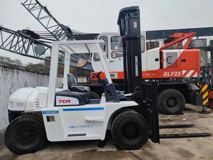 TCM Used Diesel Forklift 70 Three Stage Mast Foam Filled Pneumatic Tire Cummins <b>Engine</b> Seated Operation Indoor Use Manufacturing - Product Image 4