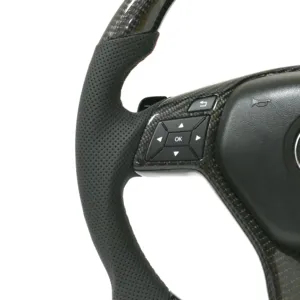Volant personnalisé en fibre de carbone tricolore pour la <span class=keywords><strong>Mercedes</strong></span> <span class=keywords><strong>AMG</strong></span> W204 W205 W212 W176 W213 Cla W177 C E Glk Cls <span class=keywords><strong>Classe</strong></span> M Coupé - Product Image 4