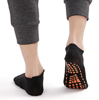 Vente en gros de chaussettes antidérapantes jetables bon marché pour trampoline pour hommes et enfants