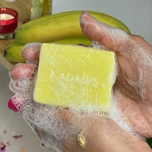 Savon Purifiant Ultra-Riche Kadalys Fabriqué en France 80g à la Banane Verte, Huile de Jojoba Bio-Active et Huile de Thé Vert – Nettoyant Visage et Mains - Product Image 2