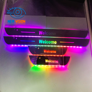 <span class=keywords><strong>Luci</strong></span> di Benvenuto per <span class=keywords><strong>Auto</strong></span> a Doppia Funzione: Proiettore Logo Personalizzato + Battitacco LED RGB in Acrilico con Ricarica USB - Product Image 4