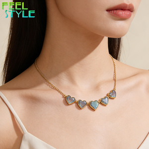 Collier tendance en acier inoxydable avec pendentif cœur souriant, chaîne avec pendentif cœur en zircon cubique, vente en gros - Product Image 1