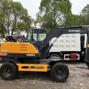 Excavatrice sur pneus XINYUAN B75W d'occasion de haute qualité - Product Image 1