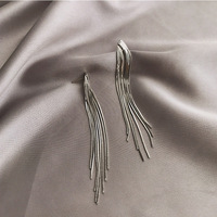 Clip d'oreille Song Yi OEM pour femme, style vintage, long, avec pampilles dorées et motif floral géométrique, nouvelle mode
