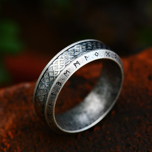 SS8-R216 <span class=keywords><strong>Anello</strong></span> Vichingo dal Design Speciale in Acciaio Inox con Rune e <span class=keywords><strong>Albero</strong></span> <span class=keywords><strong>della</strong></span> <span class=keywords><strong>Vita</strong></span> per Uomo Nodo Celtico Vintage Gioielli d'Epoca - Product Image 4