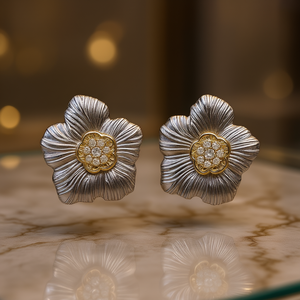 Orecchini a Perno E3002 Bicolore con Fiore, in Argento 925 con Incastonatura a Pavé di Diamanti, Classici da Donna per Uso Quotidiano - Product Image 2