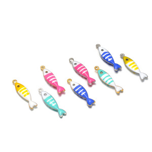 Amuleto de pez esmaltado |   Colgante de Pez Pequeño en Acero Inoxidable con Baño de Oro PVD de 18K para Fabricación de Joyería, Collares y Pulseras DIY - Product Image 5
