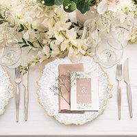 Assiettes de Présentation Personnalisables Tournesol 13 Pouces – Luxe pour Mariages, Dîners et Réceptions – Plateaux en Acrylique Transparent avec Bord Doré pour Hôtels