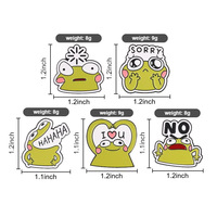 Vente en gros de badges en émail souple et en métal, personnalisés, mignons, amusants, en forme de grenouille, de dessin animé, ou avec inscription 'Sorry', pour sacs à dos et chapeaux, directement de l'usine à prix abordable.
