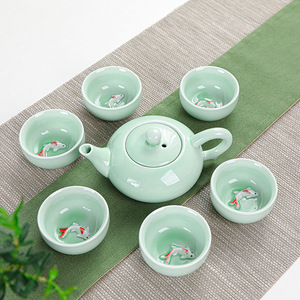 Vendita superiore 7 in 1 Celadon Set <span class=keywords><strong>da</strong></span> tè in ceramica Kung Fu Pot infusore <span class=keywords><strong>teiera</strong></span> 3D Fish servire <span class=keywords><strong>tazza</strong></span> <span class=keywords><strong>tazza</strong></span> <span class=keywords><strong>da</strong></span> tè bicchieri cinesi <span class=keywords><strong>con</strong></span> confezione regalo - Product Image 4