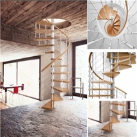 Marches d'extérieur en bois massif, balustrade blanche