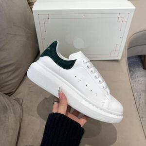 Vente en gros de baskets en peau de mouton de créateurs, chaussures de marques célèbres pour femmes, unisexe, MQBB, chaussures de course de luxe à lacets pour hommes, personnalisées, blanches - Product Image 1