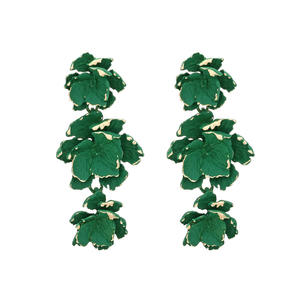 Kadınlar için Vintage emaye çiçek küpe Exaggerated abartılı bırakarak yağ üç çiçek uzun küpe özel takı - Product Image 2