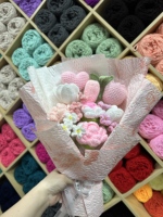 Handgefertigter Häkelblumenstrauß als Geschenk, für Freundin, Geburtstag, Hochzeit, Lilie, Rose, Cala-Lilie, für Sie, Mama, mit Grußkarte, fertig verpackt