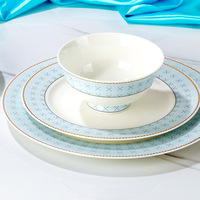 Service de table en porcelaine fine, style coréen et chinois classique, avec bordure florale et rebord doré, pour mariage, usage domestique et hôtelier