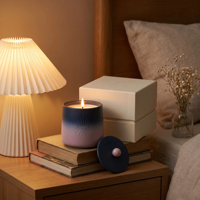 Bougie artisanale parfumée à la cire de soja dans un pot en céramique rose et violet dégradé avec logo personnalisé, couvercle, boîte cadeau de luxe pour la maison, parfum d'ambiance, cadeau de fête