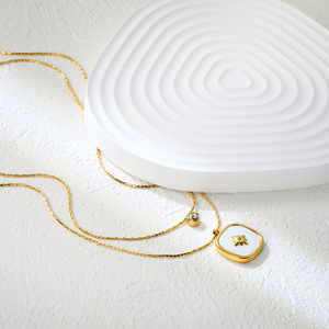 Collier superposé avec pendentif cœur et carré, ton or, serti de pierres, chaîne claviculaire multi-brins pour femme, bijou cadeau - Product Image 2