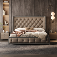 Lit Double de Luxe Industriel Moderne en Cuir Véritable avec Cadre Métallique, Lit Capitonnée King Size, Meuble de Chambre Designer