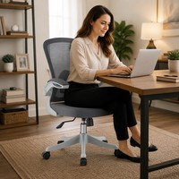 Chaise de bureau ergonomique à dossier mi-haut en maille avec logo personnalisé, accoudoirs rabattables, dossier en S et base pivotante à vérin à gaz pour le bureau