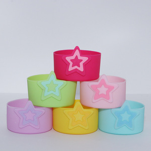 Nueva Base Protectora de Cuero PU con Forma de Corazón para Botella de Agua Stanley Cup, Aislante Térmico, Antideslizante, con Lazo y Diseño de Flor de Manzanilla - Product Image 2