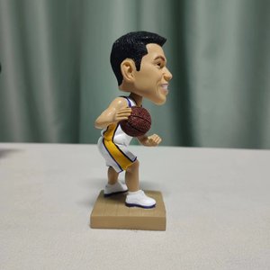 Bobblehead <span class=keywords><strong>de</strong></span> jugador <span class=keywords><strong>de</strong></span> baloncesto, regalo <span class=keywords><strong>de</strong></span> fanático <span class=keywords><strong>de</strong></span> los deportes <span class=keywords><strong>de</strong></span> resina pintado a mano y escultura <span class=keywords><strong>de</strong></span> decoración <span class=keywords><strong>de</strong></span> habitación <span class=keywords><strong>de</strong></span> trofeos, coleccionables del día del <span class=keywords><strong>juego</strong></span> - Product Image 3