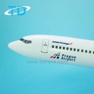 Modèle d'avion commercial <span class=keywords><strong>Prague</strong></span> B737-800 1/100 39,5 cm pour la décoration des salons d'aéroport - Product Image 3
