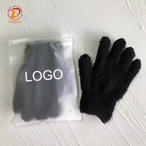 Mitaine démaquillante OEM en <span class=keywords><strong>microfibre</strong></span> à cinq doigts, <span class=keywords><strong>gant</strong></span> de nettoyage facial réutilisable et doux pour tous types de peau avec logo - Product Image 1