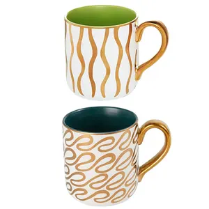 Altın seramik kupalar porselen kahve fincanı altın kolu düz kadın kahve porselen kupalar içme