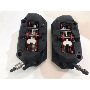 Pinze Freno Brembo a 4 Pistoni Anteriori Nere per Prestazioni di Frenata Moto - Product Image 6