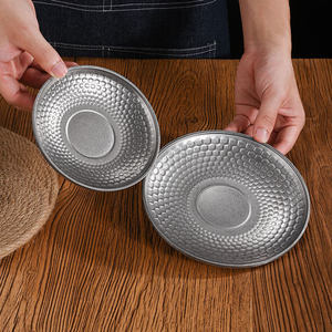 Plato redondo martillado de acero inoxidable 304 vintage, plato hondo antiguo para aperitivos y postres, para servir comida en fiestas. - Product Image 2
