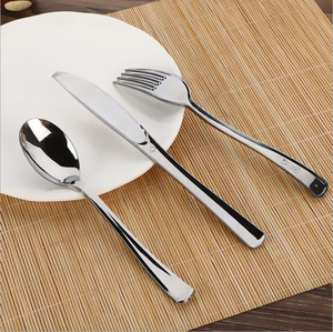 Ensemble de couteau, <span class=keywords><strong>fourchette</strong></span> et cuillère jetables en <span class=keywords><strong>plastique</strong></span> durable pour hôtels, ustensiles de cuisine occidentaux modernes, <span class=keywords><strong>argent</strong></span> et acier inoxydable - Product Image 1