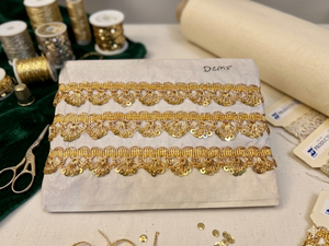 Hermosas encajes festoneados bordados a mano con lentejuelas metálicas y zari para sari, lehenga, ropa de boda, bolsos, manualidades y decoración B.R. - Product Image 3