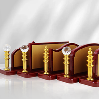 Vente en gros de supports à double boule Plaque en bois Plaque de récompense en feuille d'or rouge foncé Plaque de table cadeau de collection de haute qualité
