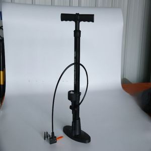 Bomba de Aire Portátil con Manómetro - Inflador de Balones Multideportivo para Fútbol, Baloncesto, Voleibol, Fútbol Americano y Otros Equipos Deportivos - Product Image 1