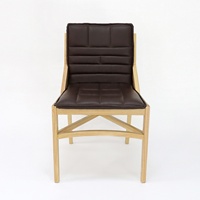 Chaise de salle à manger moderne rembourrée, structure en bois massif en forme de X, assise et dossier rembourrés en cuir PU, chaise de salle à manger pour la maison et les restaurants