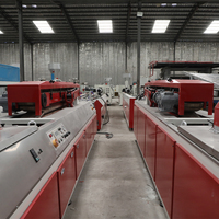 Ligne d'extrusion de panneaux muraux cannelés en PVC, machine de production de panneaux de bardage à double vis conique contrepoussée