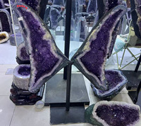 Magnifique paire d'ailes en cristal d'améthyste, géodes de quartz naturel en forme de papillon avec support métallique pour la décoration intérieure