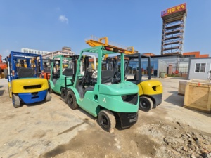 Used <b>Forklift</b> Mitsubishi FD30 Secondhand <b>Forklift</b> 3 Ton Japanese Brand in Stock for Sale in Shanghai - Product Image 2