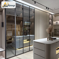 Dressing sur mesure avec portes en verre fumé, îlot central, rangement intégré, éclairage intégré, finition haut de gamme pour dressing moderne