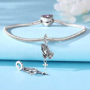 Pendentif Mains en Prière Tendance, Accessoire DIY Haut de Gamme Original pour Bracelet et Collier, Vente en Gros pour Femmes - Product Image 2