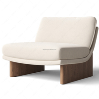 Chaise en tissu au design minimaliste FERLY, qualité artisanale, base en bois massif, salon