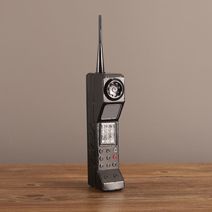 Figurine de téléphone rétro Mystic Arts, mini modèle en métal, accessoire décoratif pour la maison ou le bureau - Product Image 4