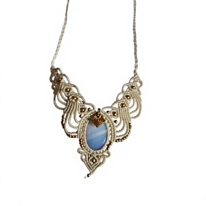 Collier en macramé opalite fait main, cordon crème, perles dorées, réglable, style bohème, pendentif en pierre naturelle, vente en gros, cristal de guérison - Product Image 1
