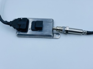 เซ็นเซอร์ไนโตรเจนออกไซด์ <span class=keywords><strong>NOx</strong></span> 24V คุณภาพสูงสำหรับรถบรรทุกวอลโว่ <span class=keywords><strong>FH</strong></span> FM 21244501 5WK96664A สภาพใหม่ - Product Image 4