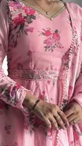 Tissu doux en soie Organa Entièrement Flair Kali Pattern et Canvas Patta avec Dupatta Set Pent Prêt à Porter Anarkali Suit - Product Image 3