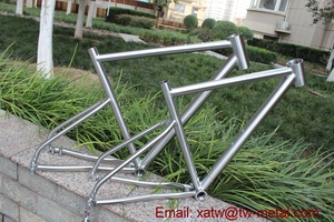 Cadre de vélo de gravier en titane personnalisé avec <span class=keywords><strong>axe</strong></span> traversant et frein à disque, <span class=keywords><strong>roue</strong></span> de 29 pouces, design léger et durable - Product Image 2